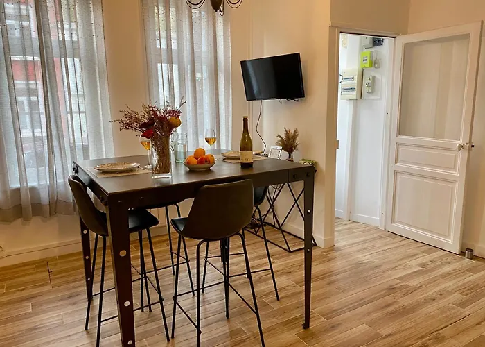 De La Tour Carrée Hébergement de vacances *