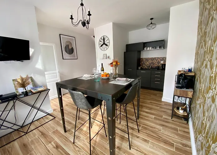 De La Tour Carrée Hébergement de vacances *